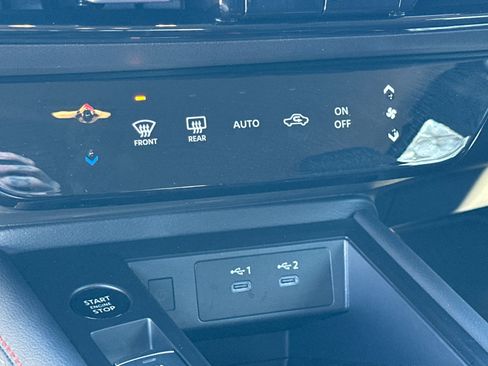 Used 2025 Nissan Kicks SR image 30