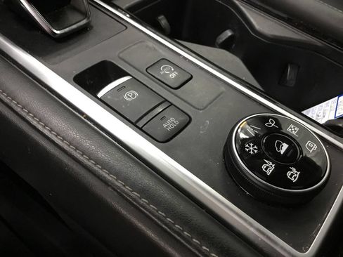 Used 2022 Nissan Pathfinder SV AWD/4WD image 25