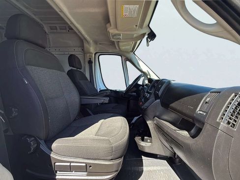 Used 2018 RAM ProMaster 2500 w/ Premium Appearance Group FWD image 12