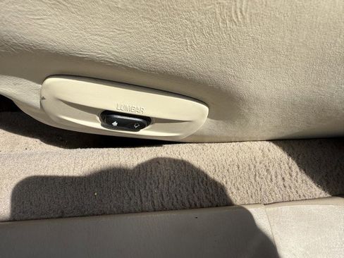 Used 2001 Lincoln Town Car Cartier image 22