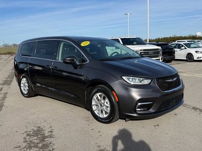 Used 2023 Chrysler Pacifica Touring-L