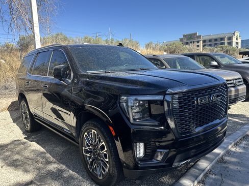 Used 2023 GMC Yukon Denali Ultimate AWD/4WD image 2