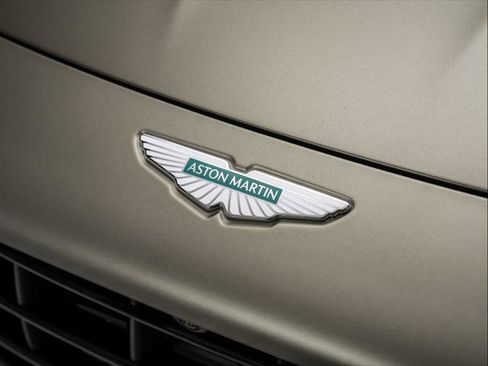 Used 2025 Aston Martin V8 Vantage Coupe image 18