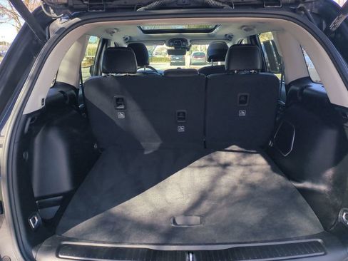 Used 2023 Jeep Grand Cherokee Limited w/ Luxury Tech Group II image 12