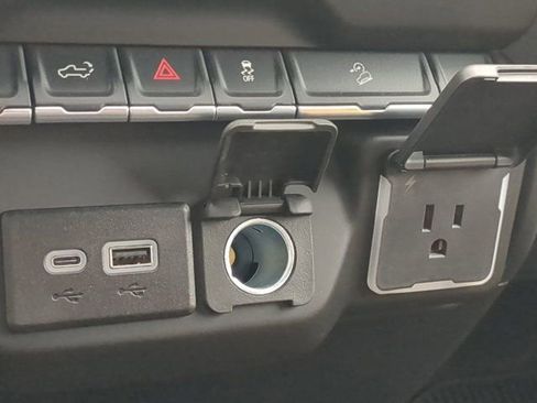 Used 2025 Chevrolet Silverado 2500 Custom w/ Custom Value Package image 21