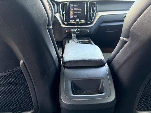 Used 2019 Volvo XC60 T6 R-Design w/ Protection Package Premier AWD/4WD image 16