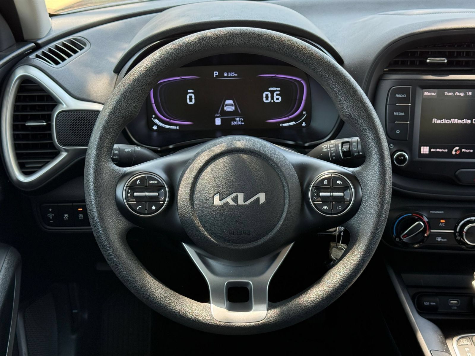 Used 2025 Kia Soul LX w/ LX Technology Package FWD image 27