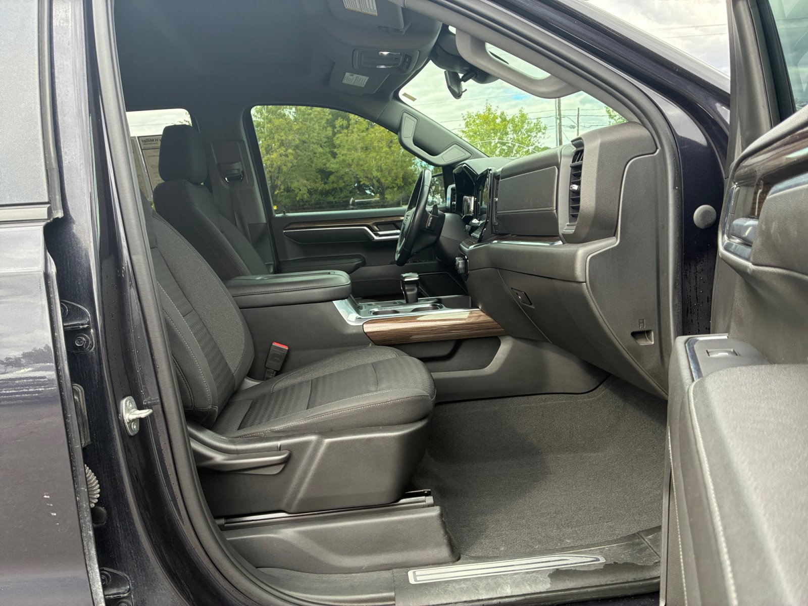 Used 2022 Chevrolet Silverado 1500 LT AWD/4WD image 29