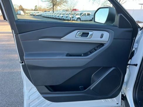 Used 2025 Ford Explorer Active w/ Active Comfort Package image 13