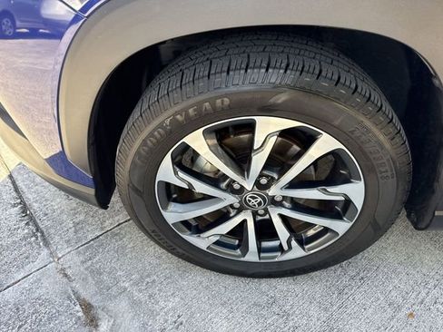 Used 2022 Toyota Corolla Cross XLE image 10