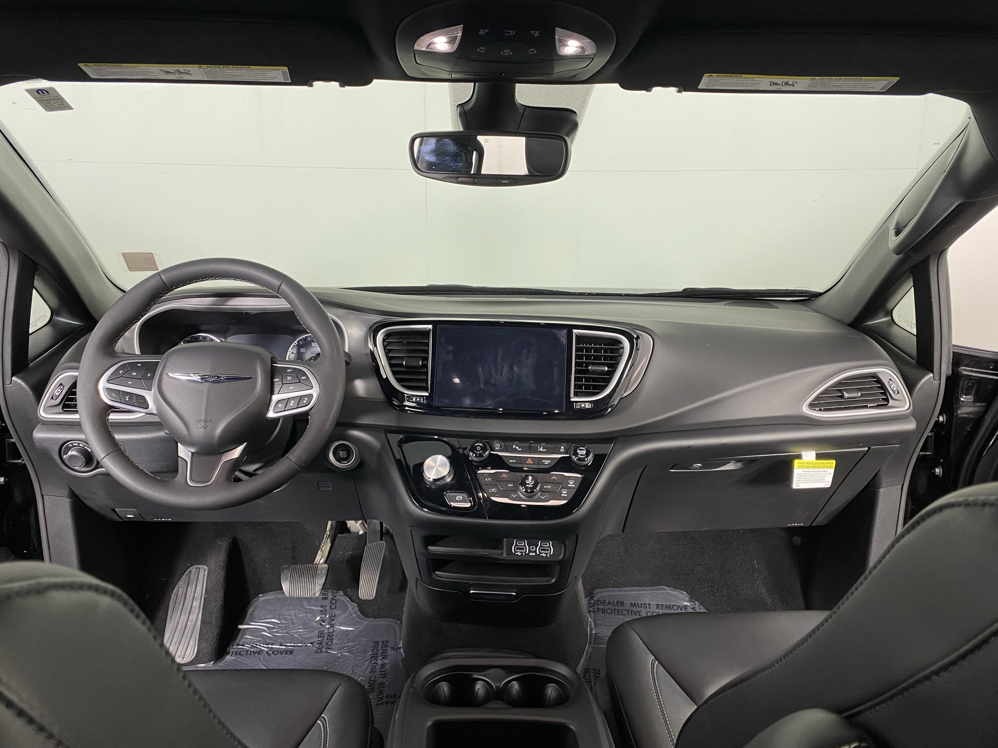Used 2025 Chrysler Voyager LX FWD image 21