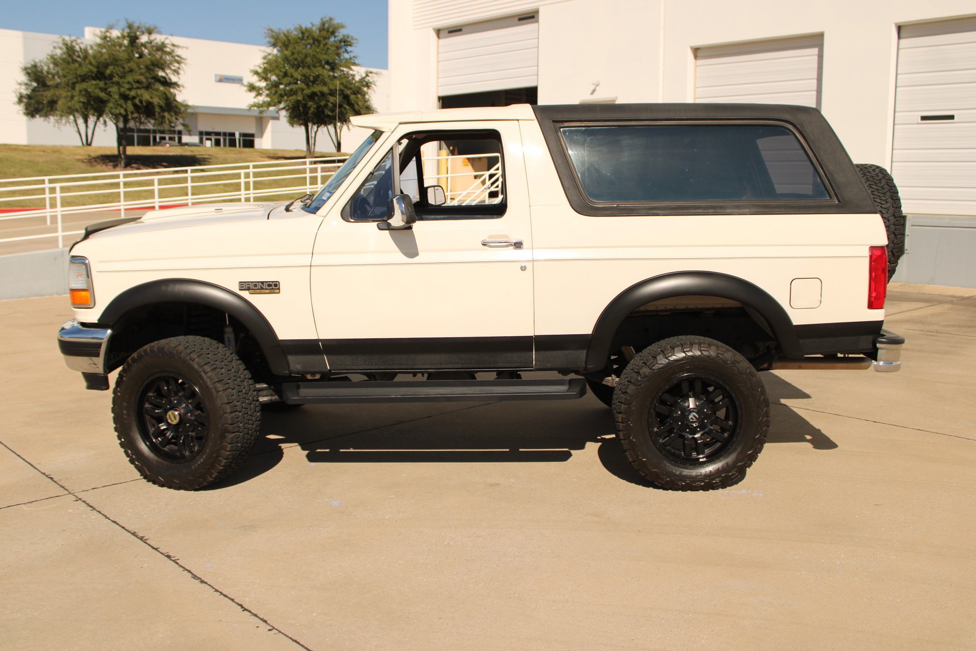 Used 1995 Ford Bronco Eddie Bauer AWD/4WD image 5