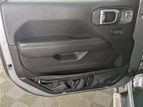 Used 2020 Jeep Wrangler Unlimited Sahara image 11