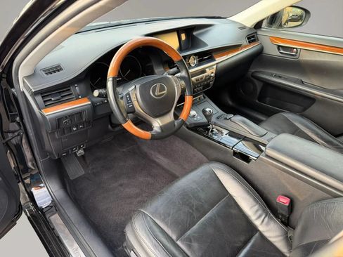 Used 2015 Lexus ES 300h w/ Navigation System Package FWD image 9