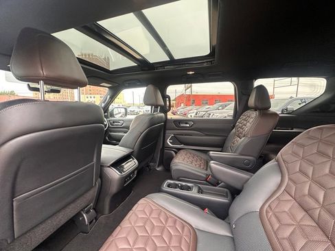 Certified 2025 Nissan Armada Platinum AWD/4WD image 18