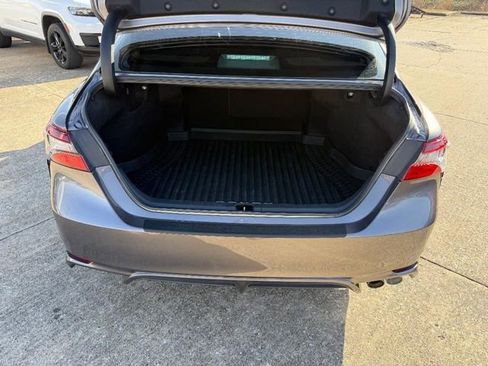 Used 2023 Toyota Camry SE image 4