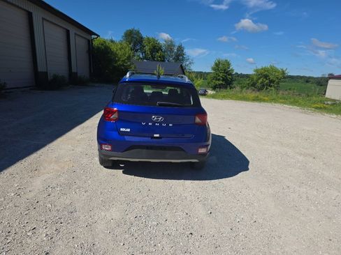 Used 2025 Hyundai Venue SEL FWD image 4