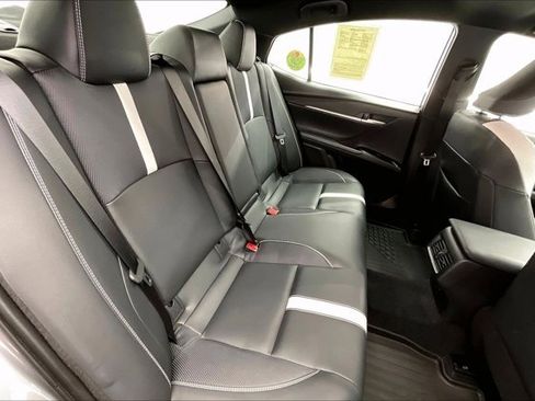 Used 2025 Toyota Camry SE image 19