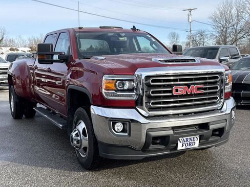 Used 2018 GMC Sierra 3500 SLE w/ SLE Preferred Package image 3