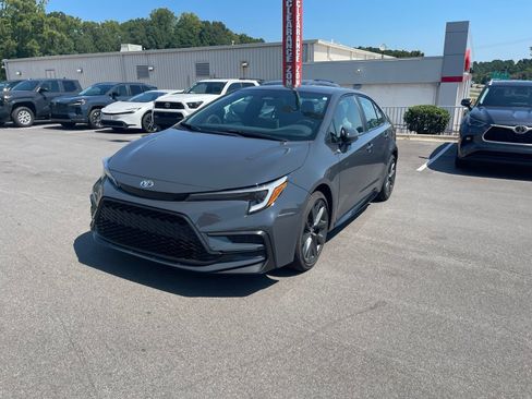 Used 2025 Toyota Corolla SE w/ SE Premium Package FWD image 18