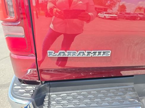 Used 2022 RAM 1500 Laramie AWD/4WD image 11