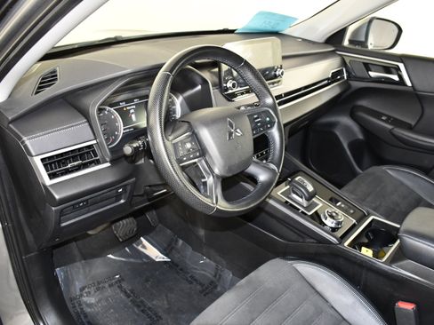 Used 2024 Mitsubishi Outlander AWD image 36