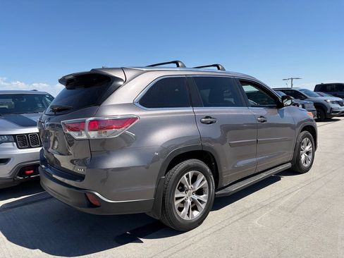 Used 2015 Toyota Highlander XLE FWD image 2