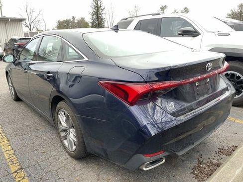 Used 2022 Toyota Avalon XLE w/ Moonroof Package image 2