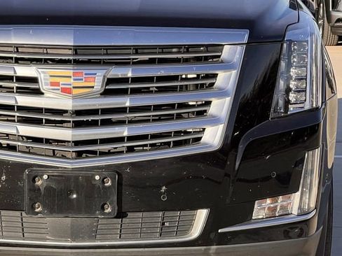 Used 2018 Cadillac Escalade Platinum image 8