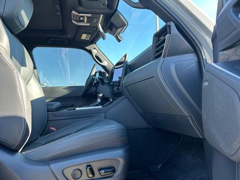 Used 2024 Lexus GX 550 w/ Cold Area Package AWD/4WD image 32