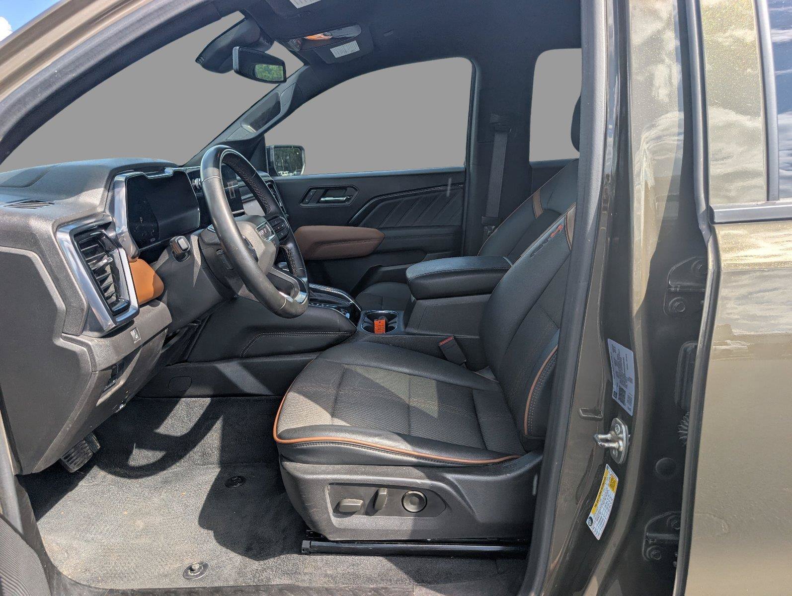 Used 2024 GMC Canyon AT4 w/ Technology Package AWD/4WD image 15