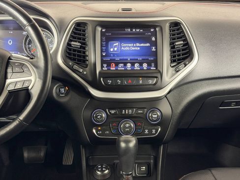 Used 2015 Jeep Cherokee Trailhawk w/ Comfort/Convenience Group AWD/4WD image 18