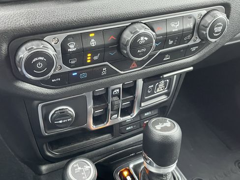 Used 2024 Jeep Wrangler Unlimited w/ Convenience Group image 26