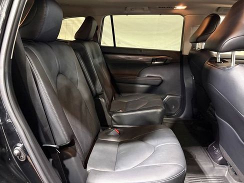 Used 2024 Toyota Highlander Platinum image 36
