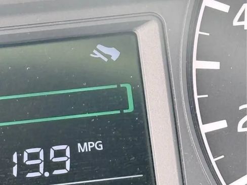 Used 2014 Nissan Sentra S FWD image 9