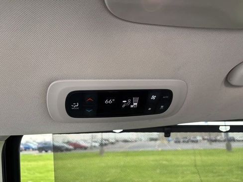 Used 2023 Chrysler Pacifica Touring-L FWD image 29