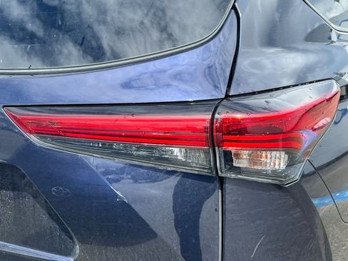 Used 2022 Toyota Highlander XLE image 18