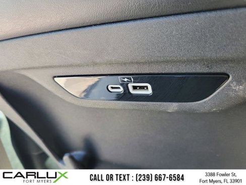 Used 2023 Chrysler Pacifica Touring-L FWD image 16