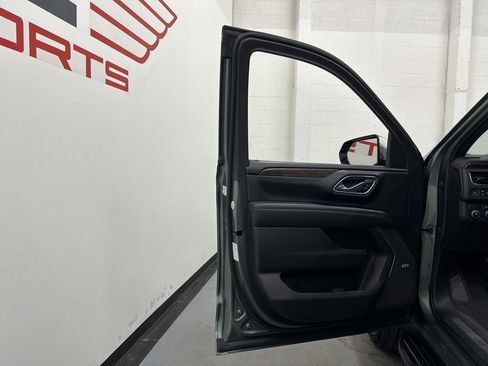 Used 2023 Chevrolet Suburban Premier image 33