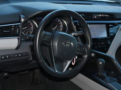 Used 2018 Toyota Camry SE image 8