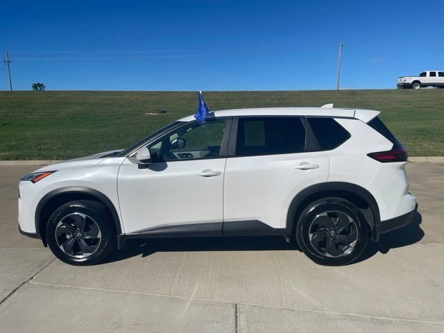 Used 2025 Nissan Rogue SV AWD/4WD image 7