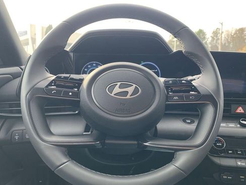 New 2025 Hyundai Elantra SEL image 61