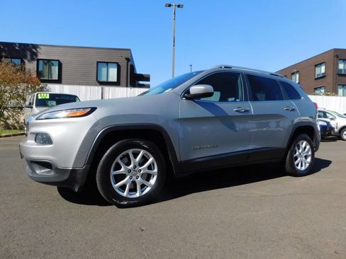 Used 2015 Jeep Cherokee Latitude image 4