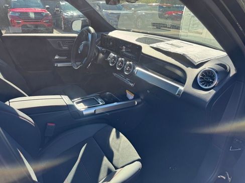 New 2025 Mercedes-Benz GLB 250 4MATIC image 22