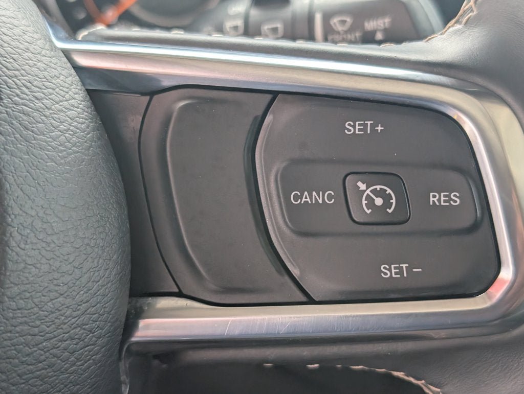 Used 2018 Jeep Wrangler Unlimited Sahara AWD/4WD image 16
