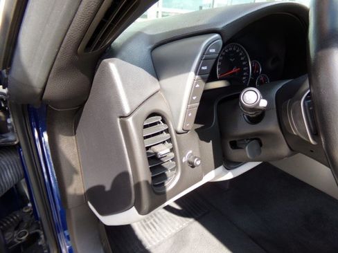 Used 2007 Chevrolet Corvette Coupe w/ Preferred Equipment Group RWD image 18
