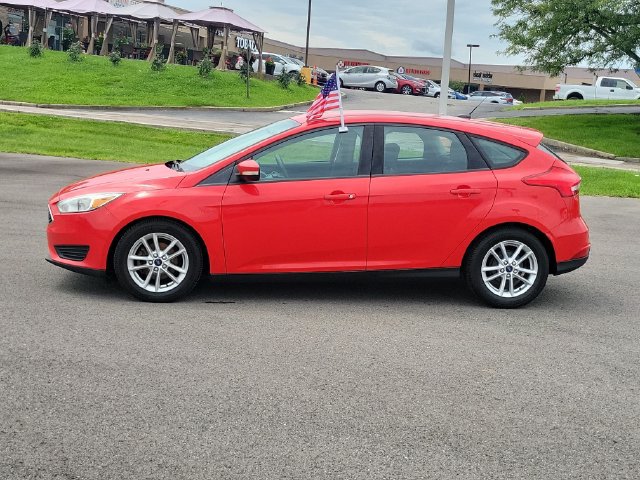 Used 2015 Ford Focus SE w/ Reverse Sensing Package FWD image 2