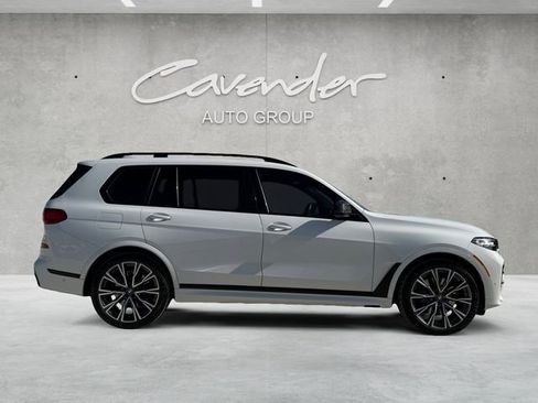 Used 2022 BMW X7 xDrive40i w/ M Sport Package image 17