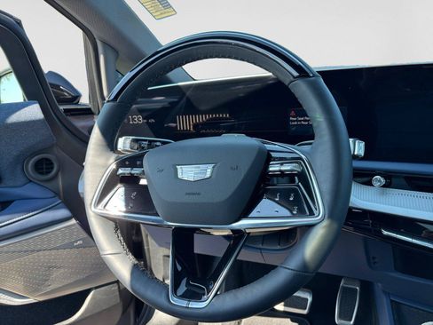 Used 2025 Cadillac Optiq Luxury 2 AWD/4WD image 28