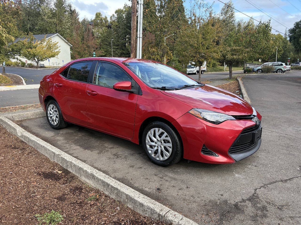 Used 2017 Toyota Corolla LE w/ Carpet Mat Package (TMS) FWD image 2
